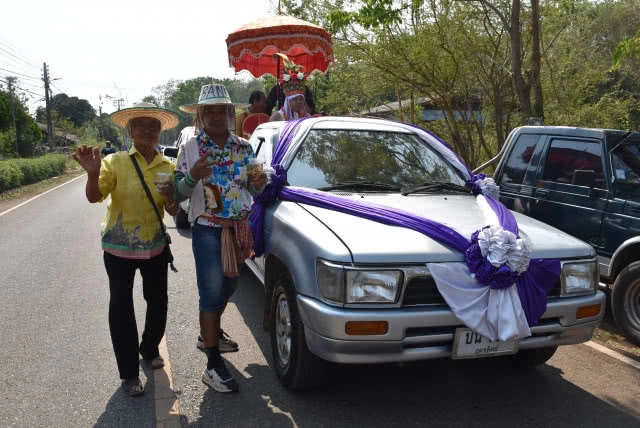 ทึ่ง ยายวัย77 แห่นาคสุดมันส์เต้นกระชากวัย