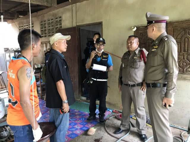 หนุ่มฆ่าตัวพิสดาร แทงตัว-ปาดคอ-เชือกแขวนคอ