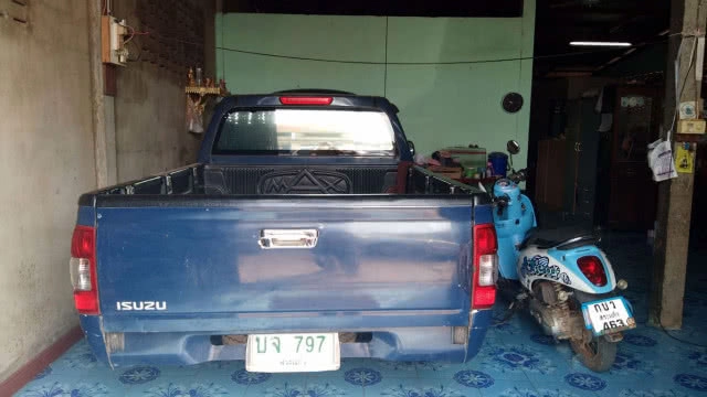 หนุ่มฆ่าตัวพิสดาร แทงตัว-ปาดคอ-เชือกแขวนคอ