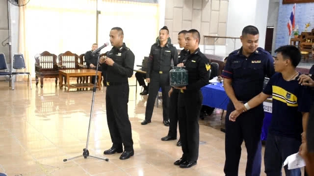 "ซีดี เดอะสตาร์" ยิ้ม จับใบแดง "ทบ.2"