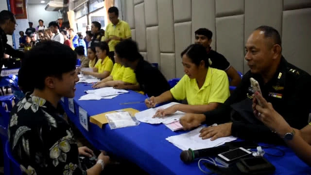 "ซีดี เดอะสตาร์" ยิ้ม จับใบแดง "ทบ.2"