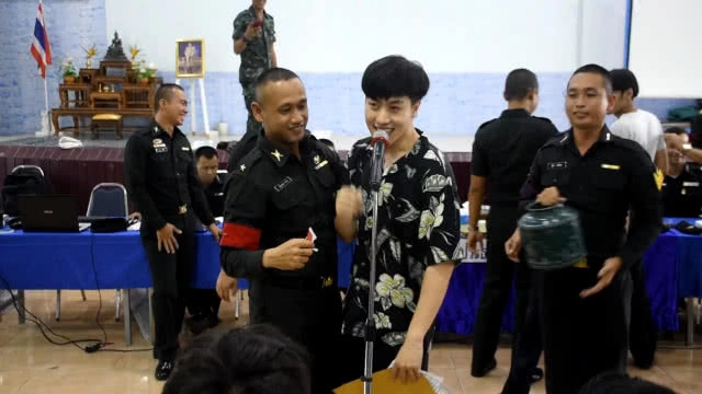 "ซีดี เดอะสตาร์" ยิ้ม จับใบแดง "ทบ.2"