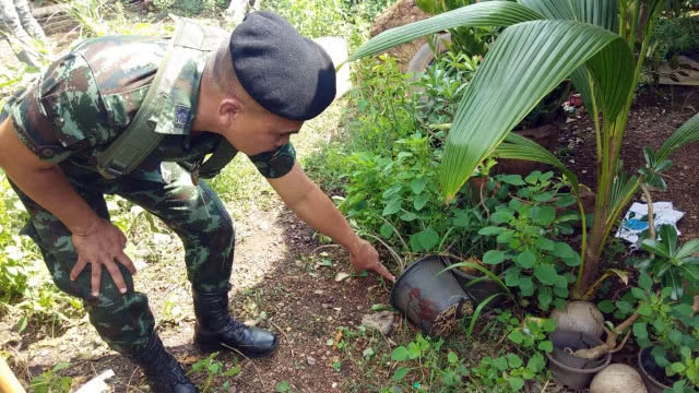 หนุ่มฆ่าตัวพิสดาร แทงตัว-ปาดคอ-เชือกแขวนคอ