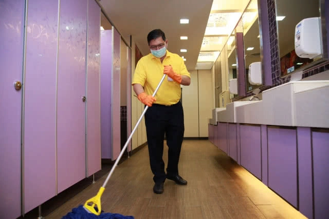 สุวรรณภูมิจัดกิจกรรม "ล้างส้วมพร้อมกัน รับวันสงกรานต์" ประจำปี 2562