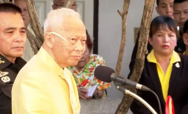 "ป๋าเปรม" รับ ห่วงบ้านเมือง กล่าวติดตลก อยู่ 120 ปี คงต้องคลาน