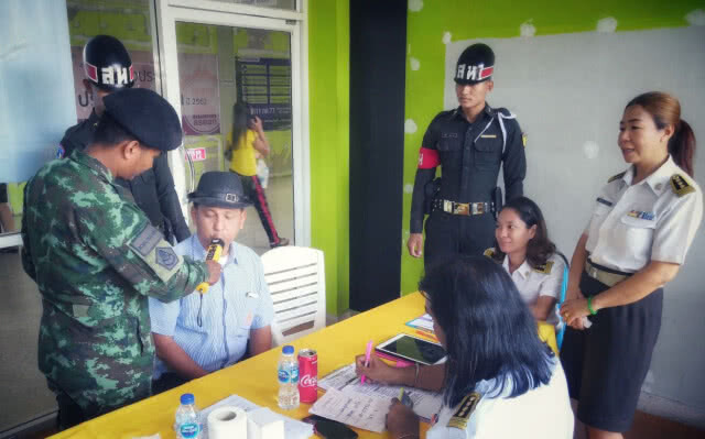 กองทัพ ตั้งจุดบริการ ปชช. 564 จุด ช่วงสงกรานต์
