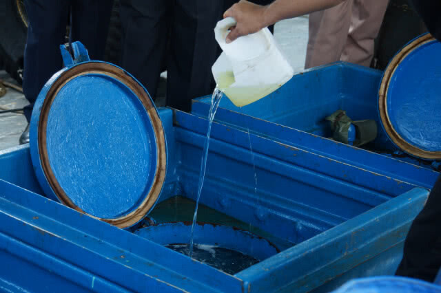 เรือประมงลักลอบนำเข้าน้ำมันดีเซล มูลค่า 5.5 ล้านบาท