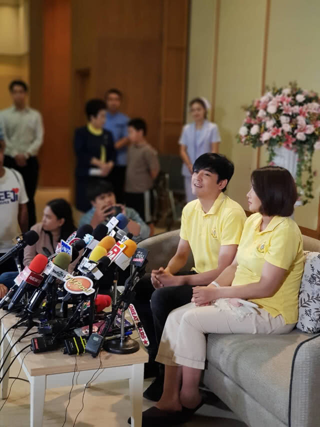 หนุ่มศรราม ควงภรรยา ติ๊ก บิ๊กบราเธอร์ แถลงข่าว ลูกสาวคนแรก "น้องวีจี"