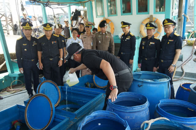 เรือประมงลักลอบนำเข้าน้ำมันดีเซล มูลค่า 5.5 ล้านบาท