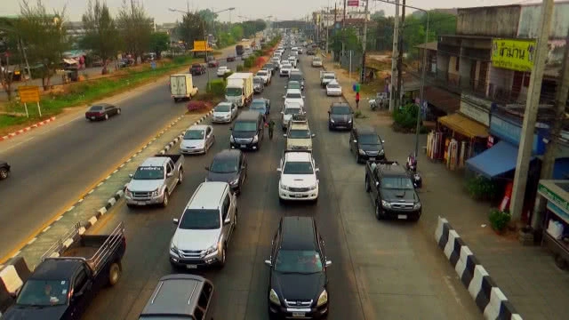 รถแห่ขึ้นเหนือเที่ยวสงกรานต์ พะเยาจราจรแน่น