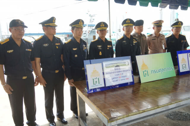 เรือประมงลักลอบนำเข้าน้ำมันดีเซล มูลค่า 5.5 ล้านบาท