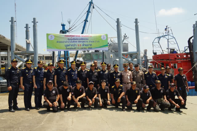 เรือประมงลักลอบนำเข้าน้ำมันดีเซล มูลค่า 5.5 ล้านบาท