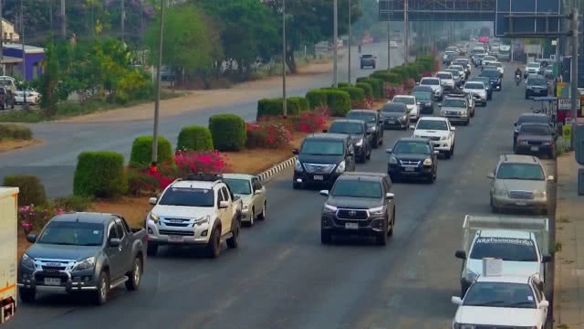 รถแห่ขึ้นเหนือเที่ยวสงกรานต์ พะเยาจราจรแน่น