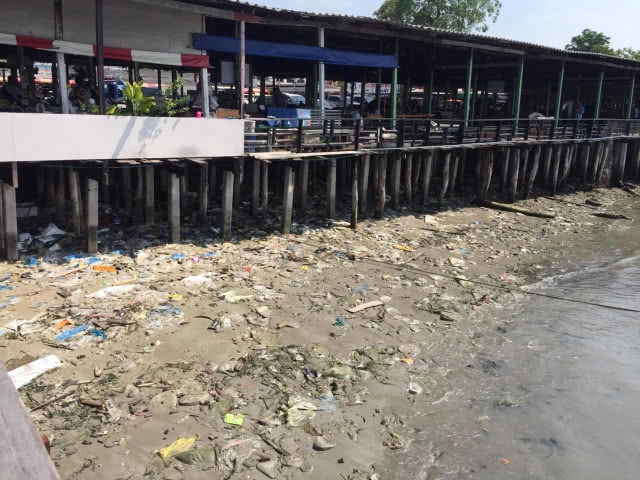 "พล่ากุ้ง" โพสต์ ขยะล้นท่าเรือข้ามฟากเสม็ด