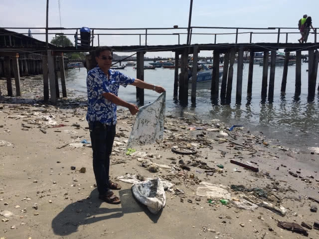 "พล่ากุ้ง" โพสต์ ขยะล้นท่าเรือข้ามฟากเสม็ด