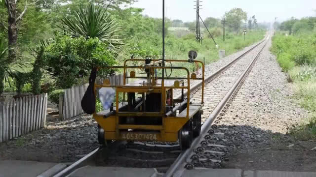 เร่งสอบเจ้าหน้าที่ประจำไม้กั้น หาสาเหตุรถไฟชนรถตู้