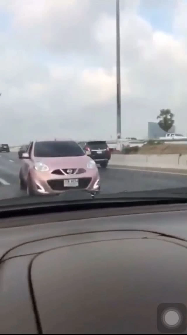 'ตำรวจ' แจ้งข้อหา 'หนุ่มรถนิสสัน' เบื้องต้น 6 กระทง