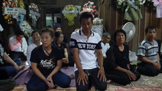 "นายกฯลุงตู่" มอบพวงหรีดอาลัย" อาสาถูกไฟป่าคลอกเสียชีวิต