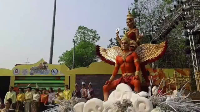 เปิดงานประเพณีปี๋ใหม่เมืองคึกคัก