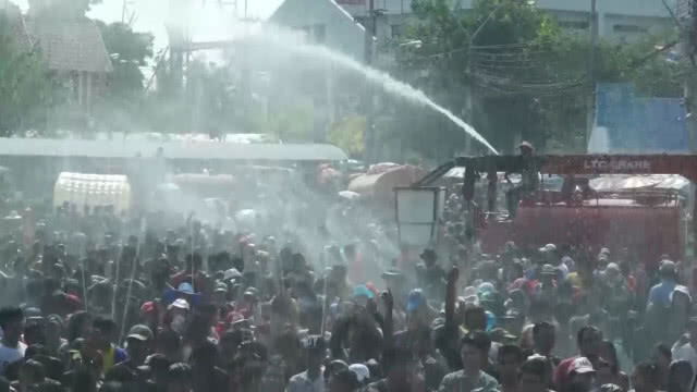 จัดโซนเปิดสระน้ำ 1 ล้านลิตร เล่นสงกรานต์