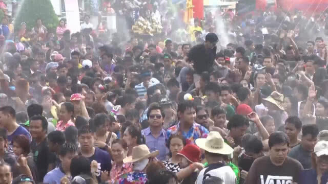 จัดโซนเปิดสระน้ำ 1 ล้านลิตร เล่นสงกรานต์