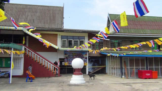 ทำบุญรับปีใหม่ไทยล้นศาลา! พื้นเกิดทรุดถล่ม เจ็บนับสิบ