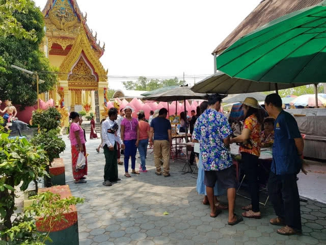 แห่ไหว้พระขอพร "หลวงพ่อใหญ่" วัดม่วง