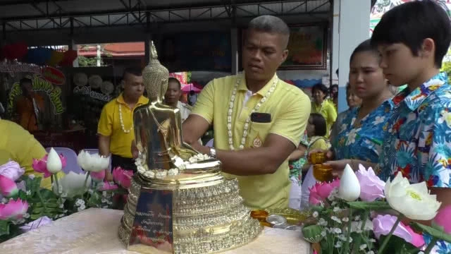 กราบไหว้ขอพร "หลวงพ่อโตซำปอกง" อายุ 300 ปี