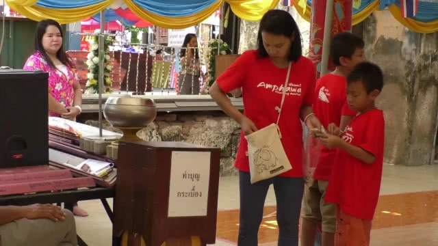 กราบไหว้ขอพร "หลวงพ่อโตซำปอกง" อายุ 300 ปี