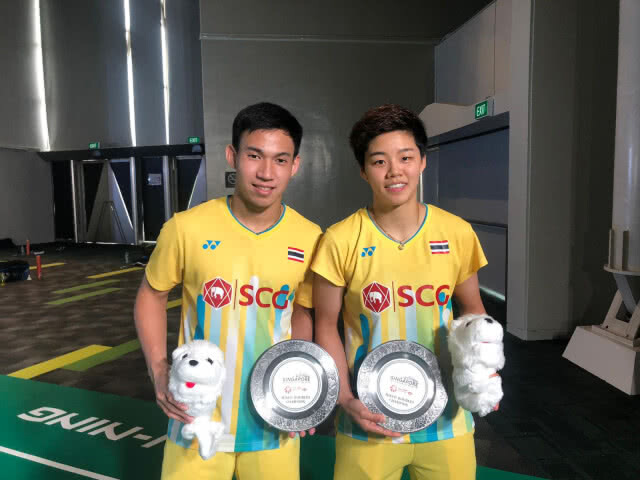 "บาส-ปอป้อ" คว้าแชมป์สิงคโปร์ฯ-คุณหญิงปัทมาชูของขวัญคนไทย