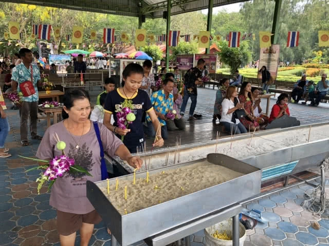 แห่ไหว้พระขอพร "หลวงพ่อใหญ่" วัดม่วง