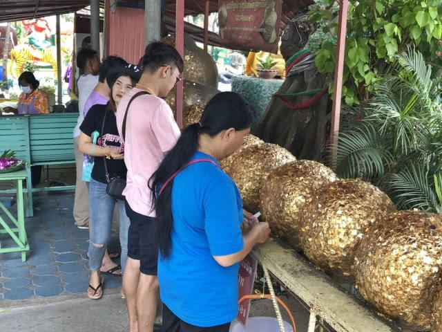 แห่ไหว้พระขอพร "หลวงพ่อใหญ่" วัดม่วง