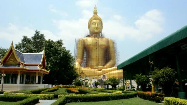 แห่ไหว้พระขอพร "หลวงพ่อใหญ่" วัดม่วง