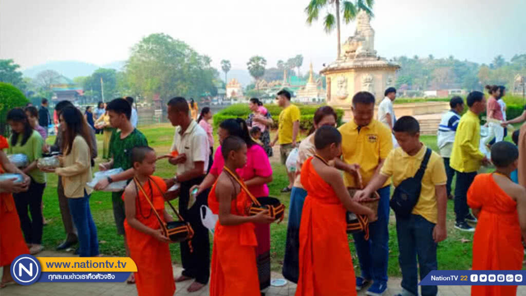 ชาวแม่ฮ่องสอนทำบุญตักบาตรวันปีใหม่ไทย ชาวแม่ฮ่องสอนทำบุญตักบาตรวันปีใหม่ไทย