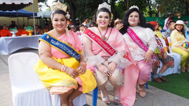 ใส่บาตรน้ำผึ้งประเพณีแห่งเดียวในไทย จัดขบวนแห่ธิดาช้างยิ่งใหญ่