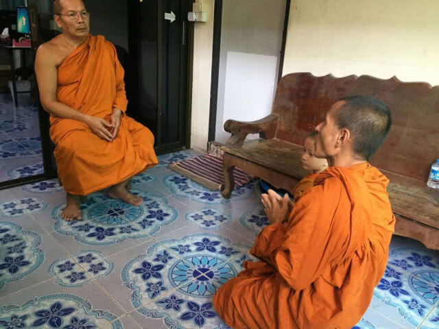 พระ!! กระทืบชายพิการสมอง อ่วม !!