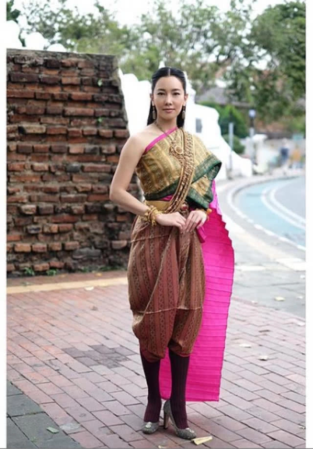 ครบเครื่องเรื่องชุดไทย...ไว้ใจ "นุ่น วรนุช" ยุคไหนก็สวยสะกด