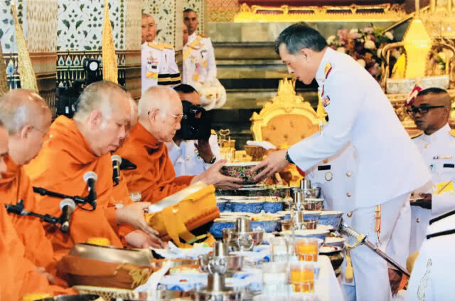 สมเด็จพระเจ้าอยู่หัว เสด็จฯ ไปในการพระราชพิธีสงกรานต์ พุทธศักราช 2562