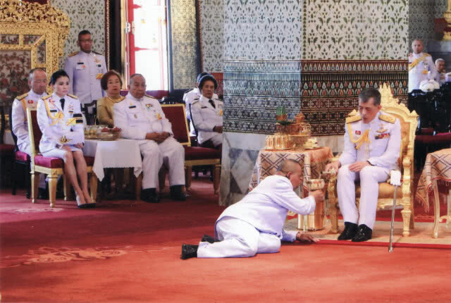 สมเด็จพระเจ้าอยู่หัว เสด็จฯ ไปในการพระราชพิธีสงกรานต์ พุทธศักราช 2562