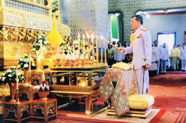 สมเด็จพระเจ้าอยู่หัว เสด็จฯ ไปในการพระราชพิธีสงกรานต์ พุทธศักราช 2562