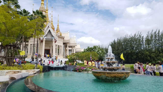 กราบไหว้ขอพร "หลวงปู่โต" องค์ใหญ่ที่สุดในโลก