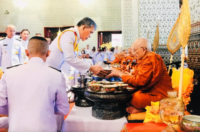 สมเด็จพระเจ้าอยู่หัว เสด็จฯ ไปในการพระราชพิธีสงกรานต์ พุทธศักราช 2562