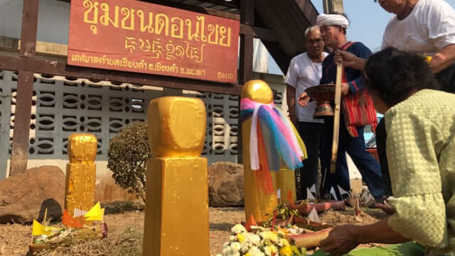 สุดแปลก!! "ไทลื้อ" ฟื้นประเพณีย้าย "เสาใจกลางบ้าน"