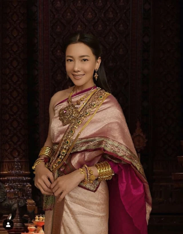 ครบเครื่องเรื่องชุดไทย...ไว้ใจ "นุ่น วรนุช" ยุคไหนก็สวยสะกด