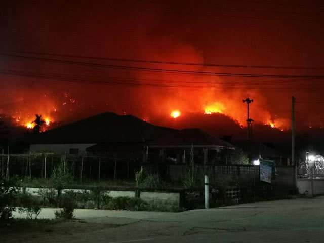 ระดมจนท.-อาสาฯนับพันดับไฟป่า "ดอยจระเข้"