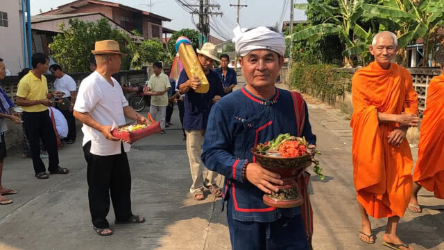 สุดแปลก!! "ไทลื้อ" ฟื้นประเพณีย้าย "เสาใจกลางบ้าน"