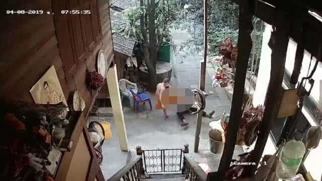 พระ!! กระทืบชายพิการสมอง อ่วม !!
