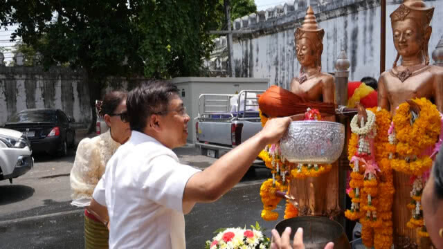 แห่ร่วมงาน! มหาสงกรานต์ชักพระศรีอาริยเมตไตรย์