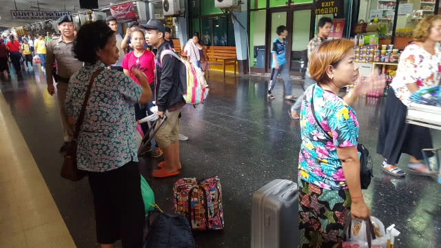 สถานีรถไฟหาดใหญ่คึกคัก ประชาชนแน่น