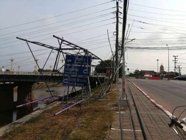 ส่งท้ายสงกรานต์! พายุถล่มพิษณุโลกเสียหายยับ